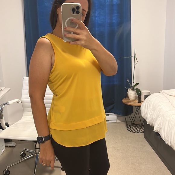Basic yellow Banana Republic top - Picture 3 of 7